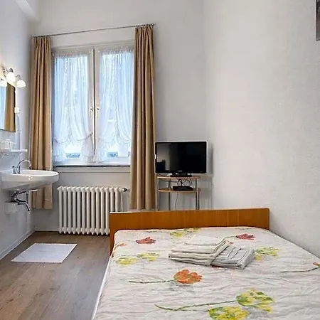 فندق Haus Schwan 3*