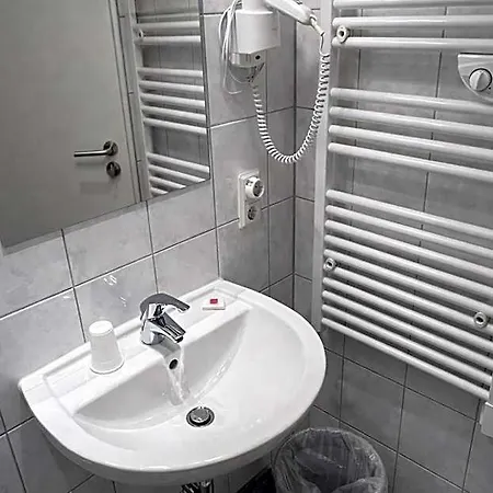 فندق Haus Schwan 3*